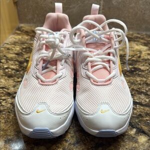 2025
Wmns Air Max AP 'Pink Bloom Topaz Gold'